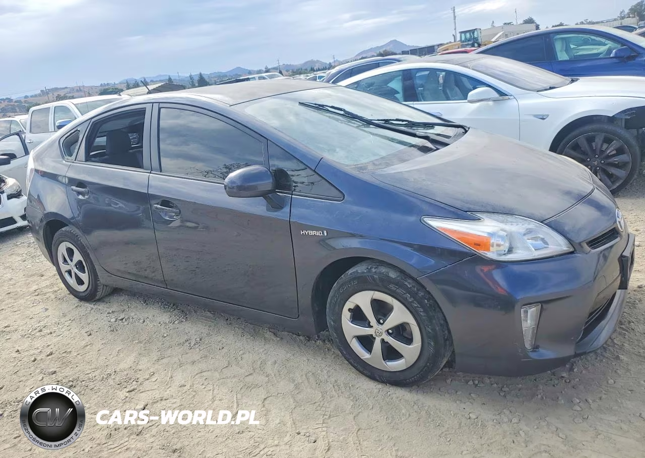 2013 Toyota Prius Two VIN:JTDKN3DU4D5650712 - 4