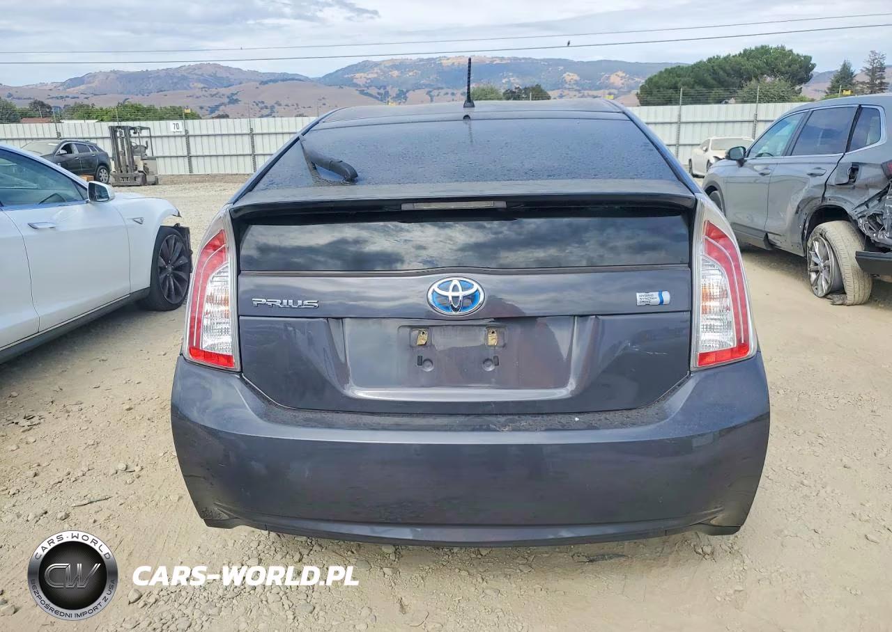 2013 Toyota Prius Two VIN:JTDKN3DU4D5650712 - 6