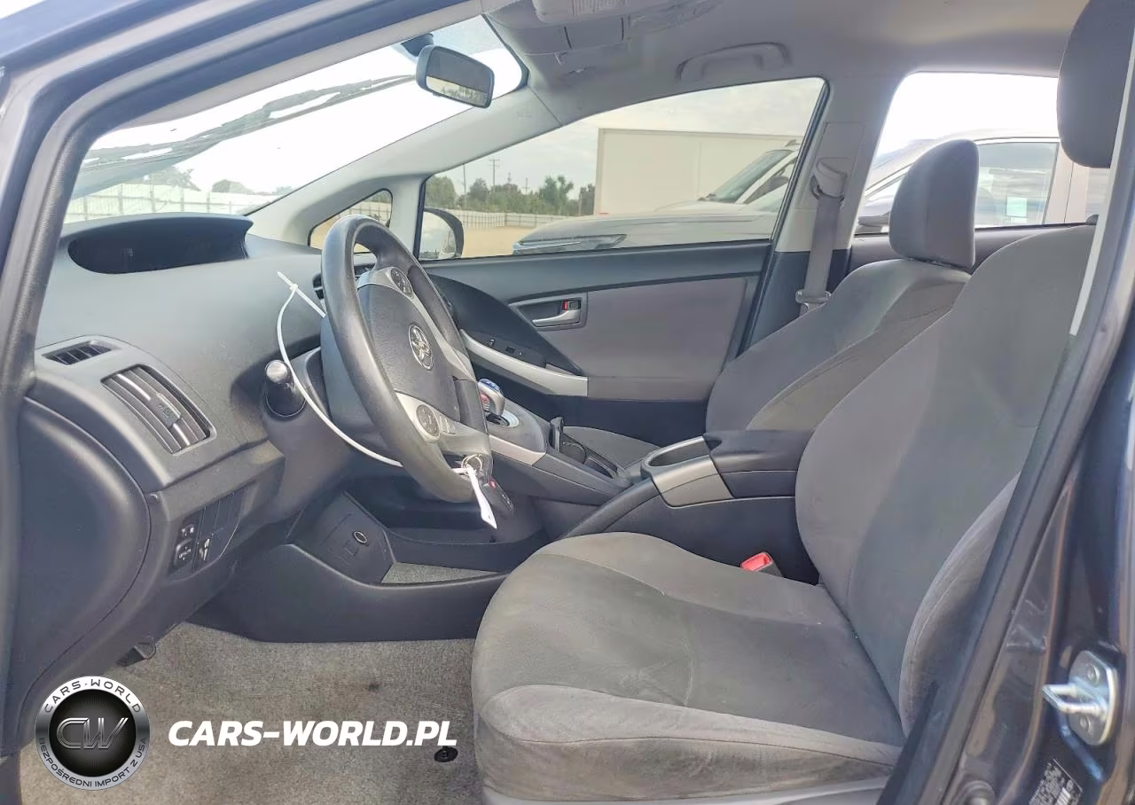 2013 Toyota Prius Two VIN:JTDKN3DU4D5650712 - 7