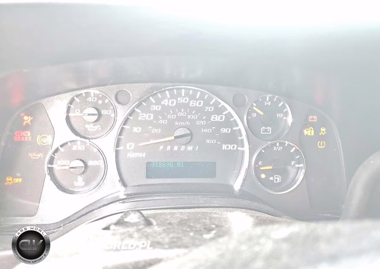 2012 Chevrolet Express VIN:1GCWGFCA4C1163942 - 9
