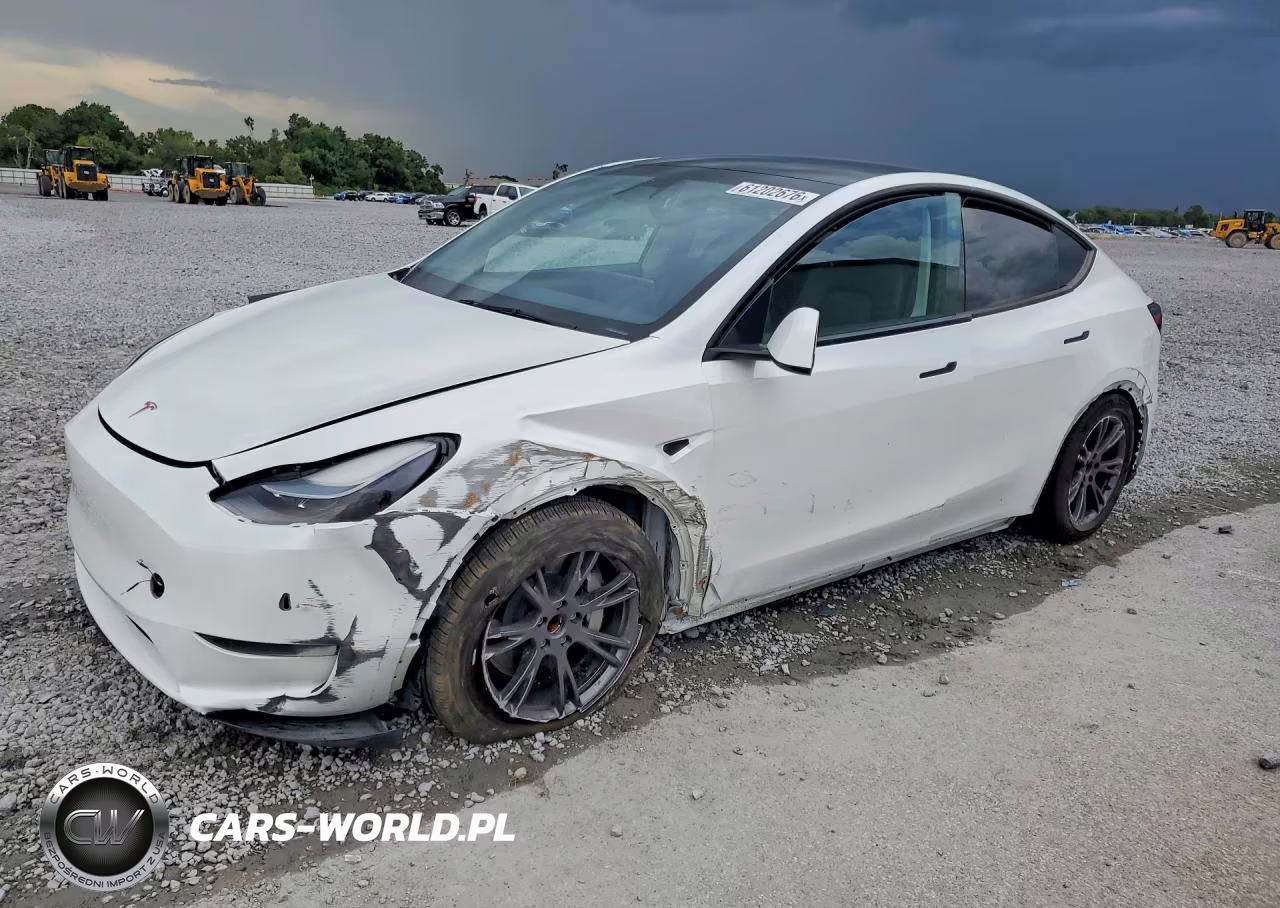 2024 Tesla Model Y – zdjęcie 1 z 13