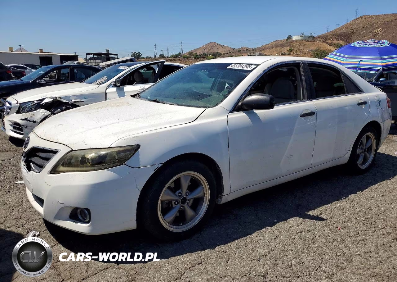 2011 Toyota Camry Le – zdjęcie 1 z 12