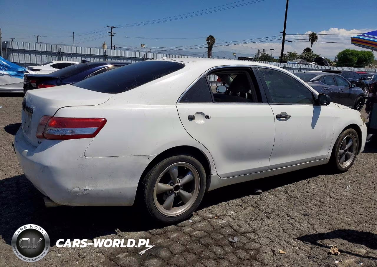 2011 Toyota Camry Le VIN:4T1BF3EK8BU745640 - 3