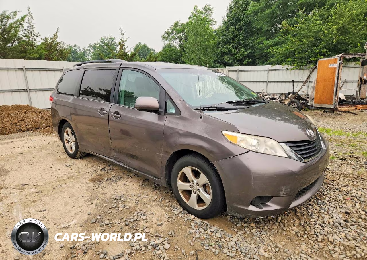 2013 Toyota Sienna VIN:5TDKK3DC2DS350516 - 4
