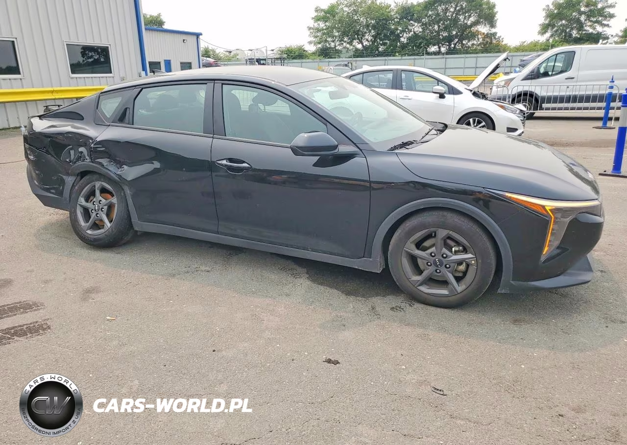 2025 Kia K4 Lxs VIN:3KPFT4DE5SE062762 - 4