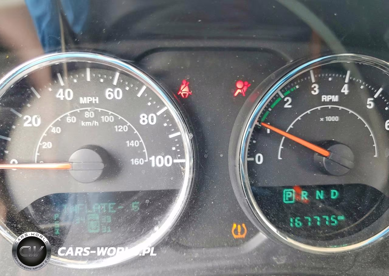 2017 Jeep Wrangler Unlimited Sahara VIN:1C4BJWEGXHL524989 - 9