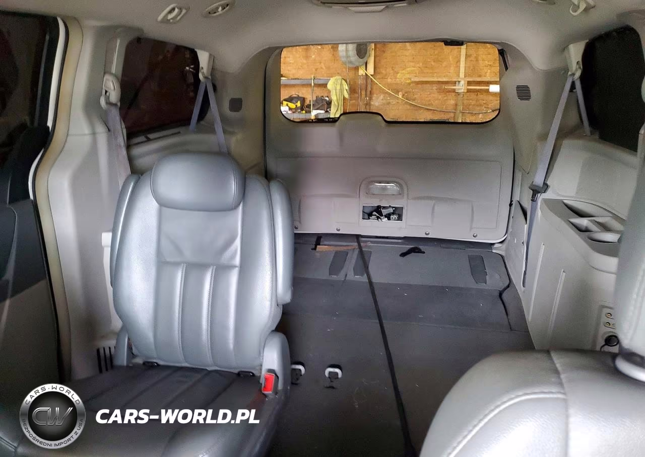 2010 Chrysler Town & Country Touring VIN:2A4RR5D11AR305442 - 10