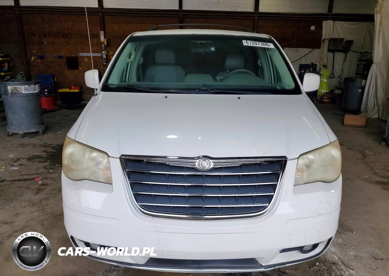 2010 Chrysler Town & Country Touring VIN:2A4RR5D11AR305442 - 5