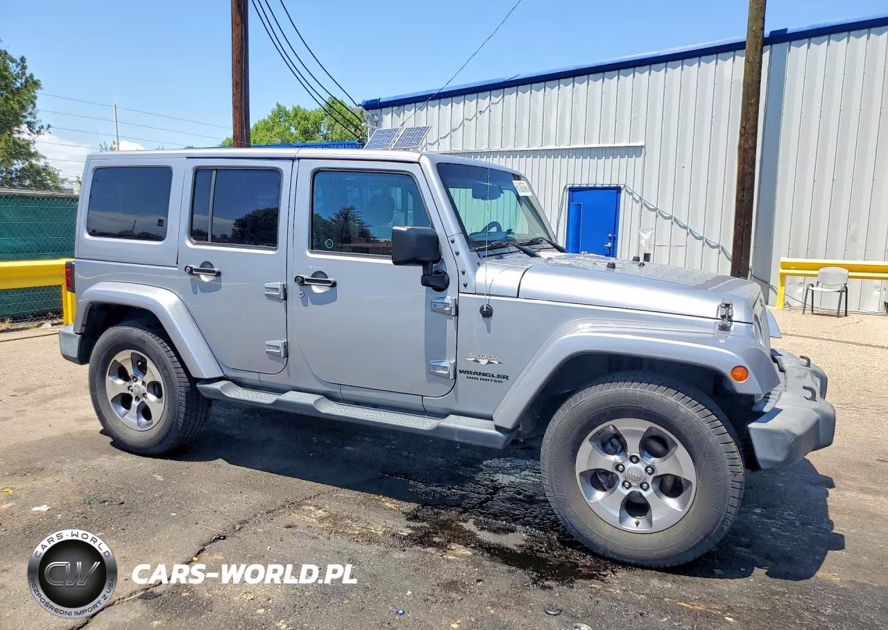 2016 Jeep Wrangler Unlimited Sahara VIN:1C4BJWEG2GL174840 - 4