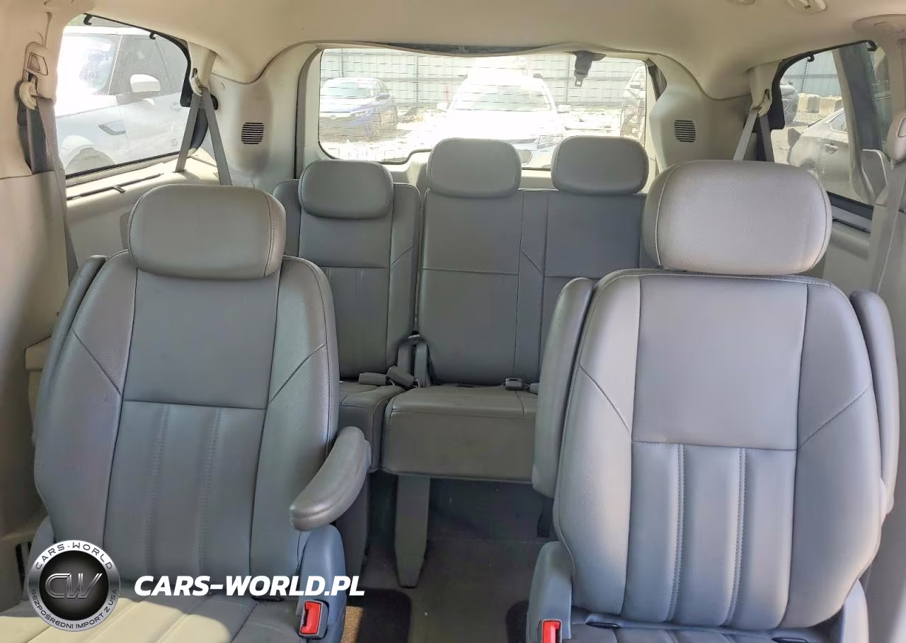2008 Chrysler Town & Country Touring VIN:2A8HR54P78R827632 - 10