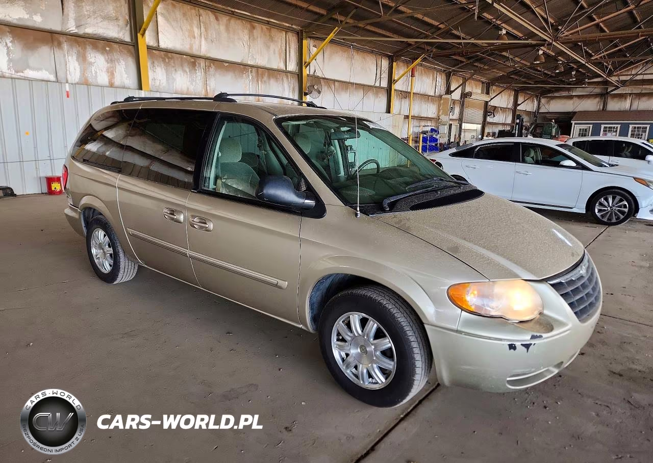 2005 Chrysler Town & Country Touring VIN:2C4GP54L15R524654 - 4