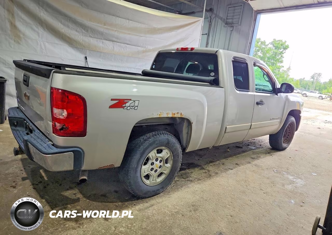 2008 Chevrolet Silverado K1500 VIN:2GCEK19J081107339 - 3