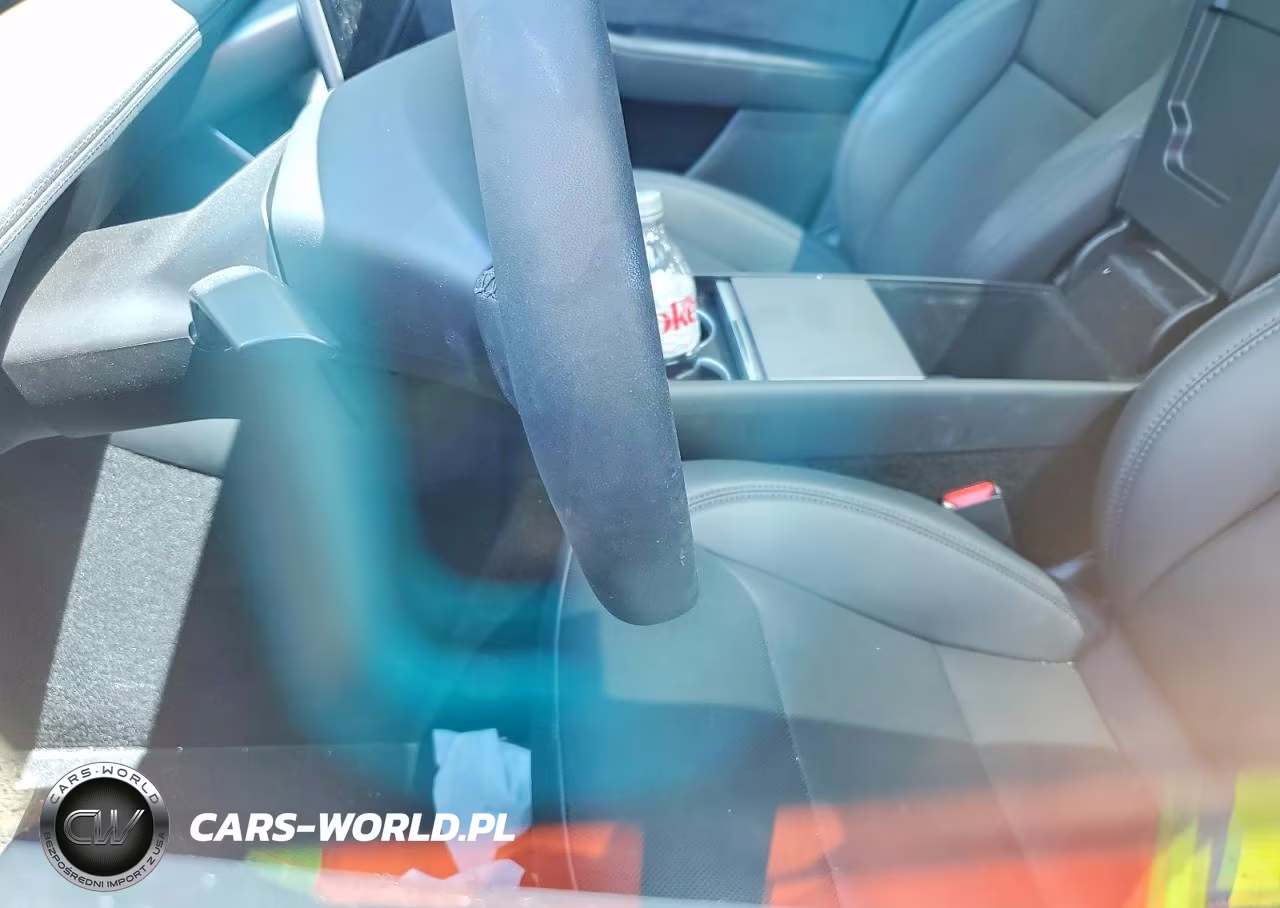 2026 Tesla Model Y VIN:7SAYGDED2TA684511 - 9