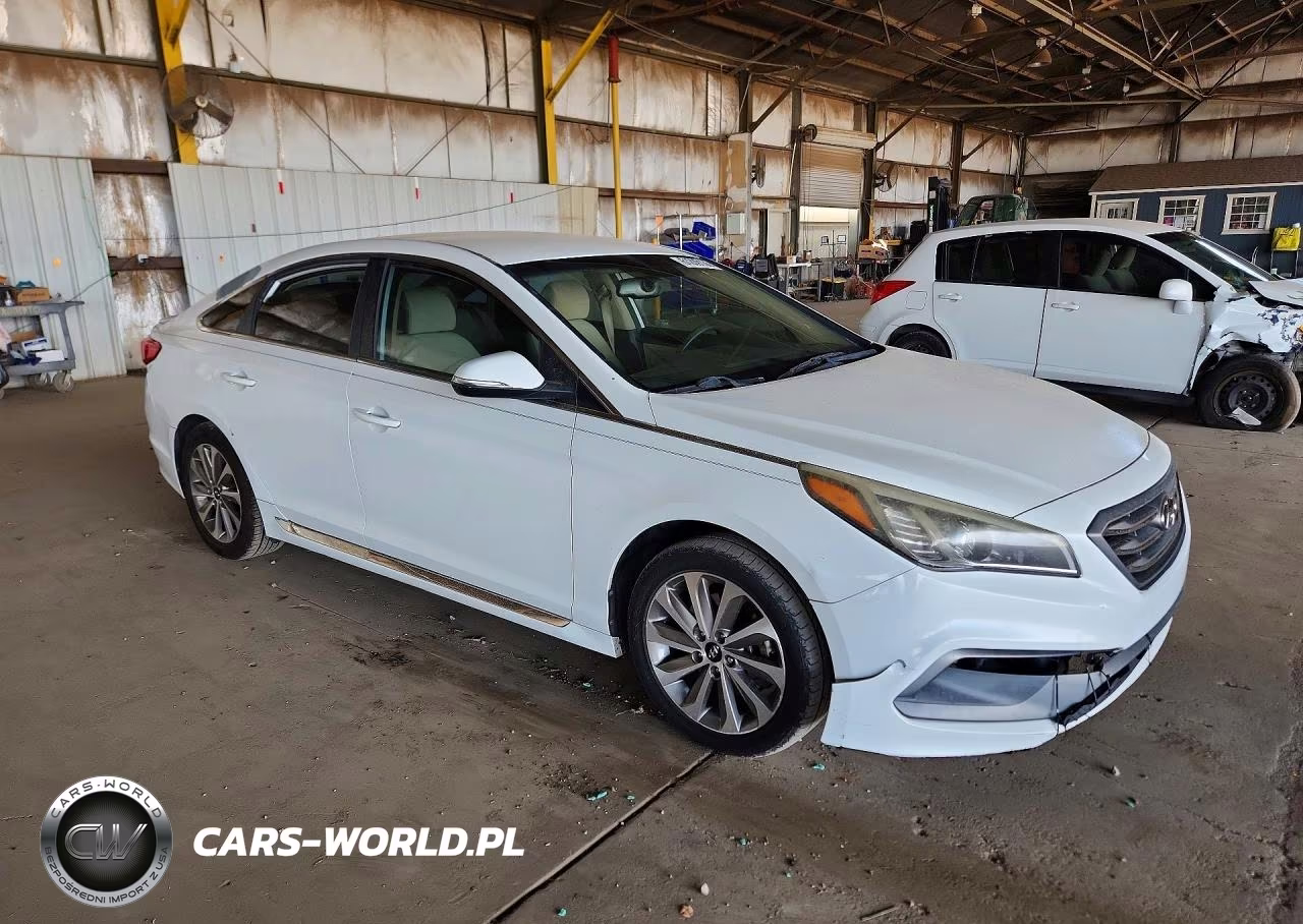 2015 Hyundai Sonata Sport VIN:5NPE34AF9FH027975 - 4