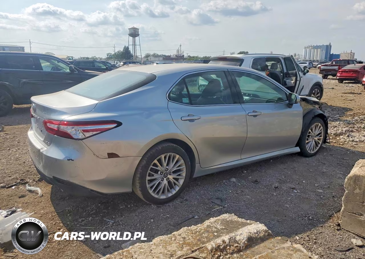 2018 Toyota Camry Xle VIN:4T1B11HK4JU052917 - 3