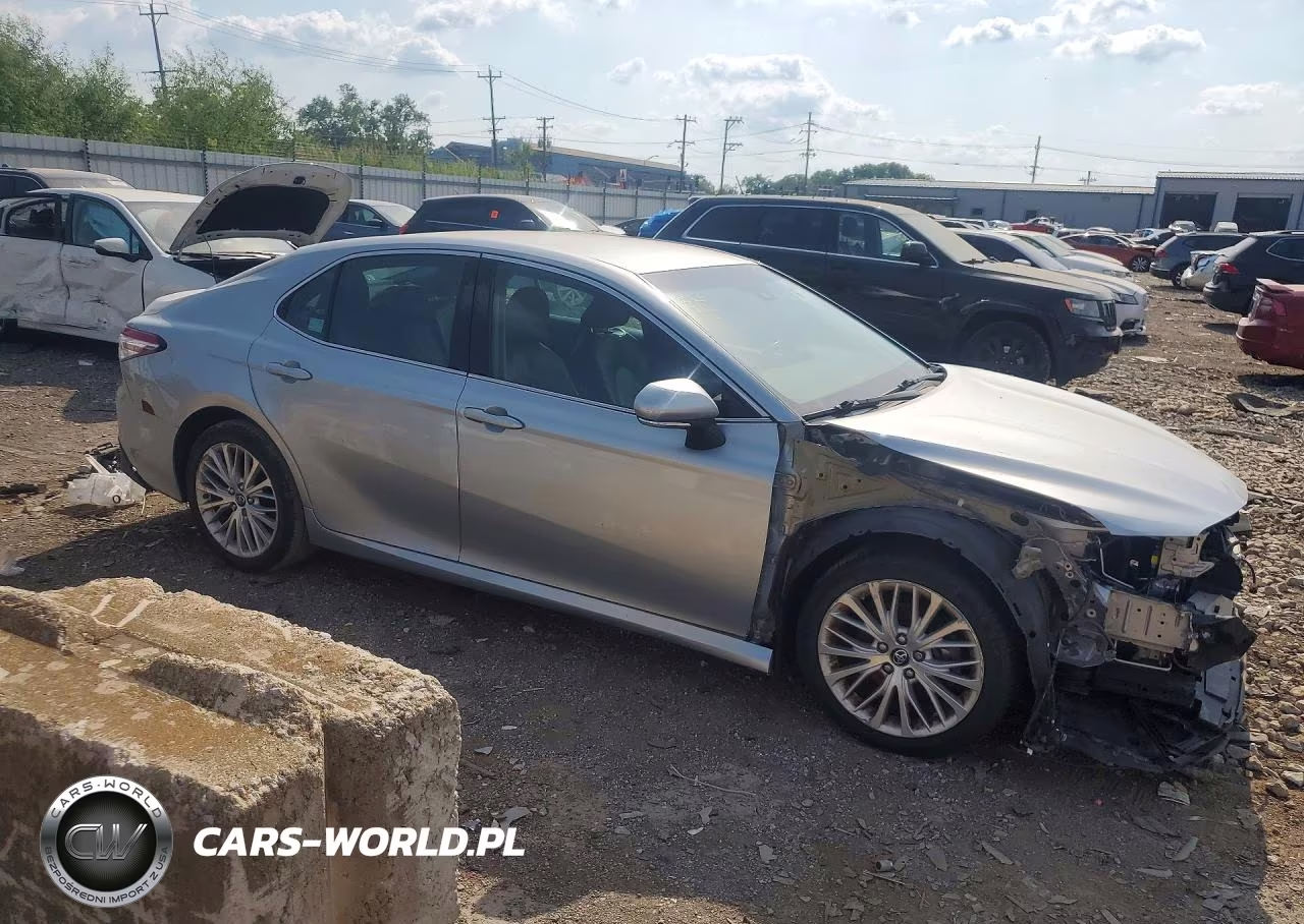 2018 Toyota Camry Xle VIN:4T1B11HK4JU052917 - 4