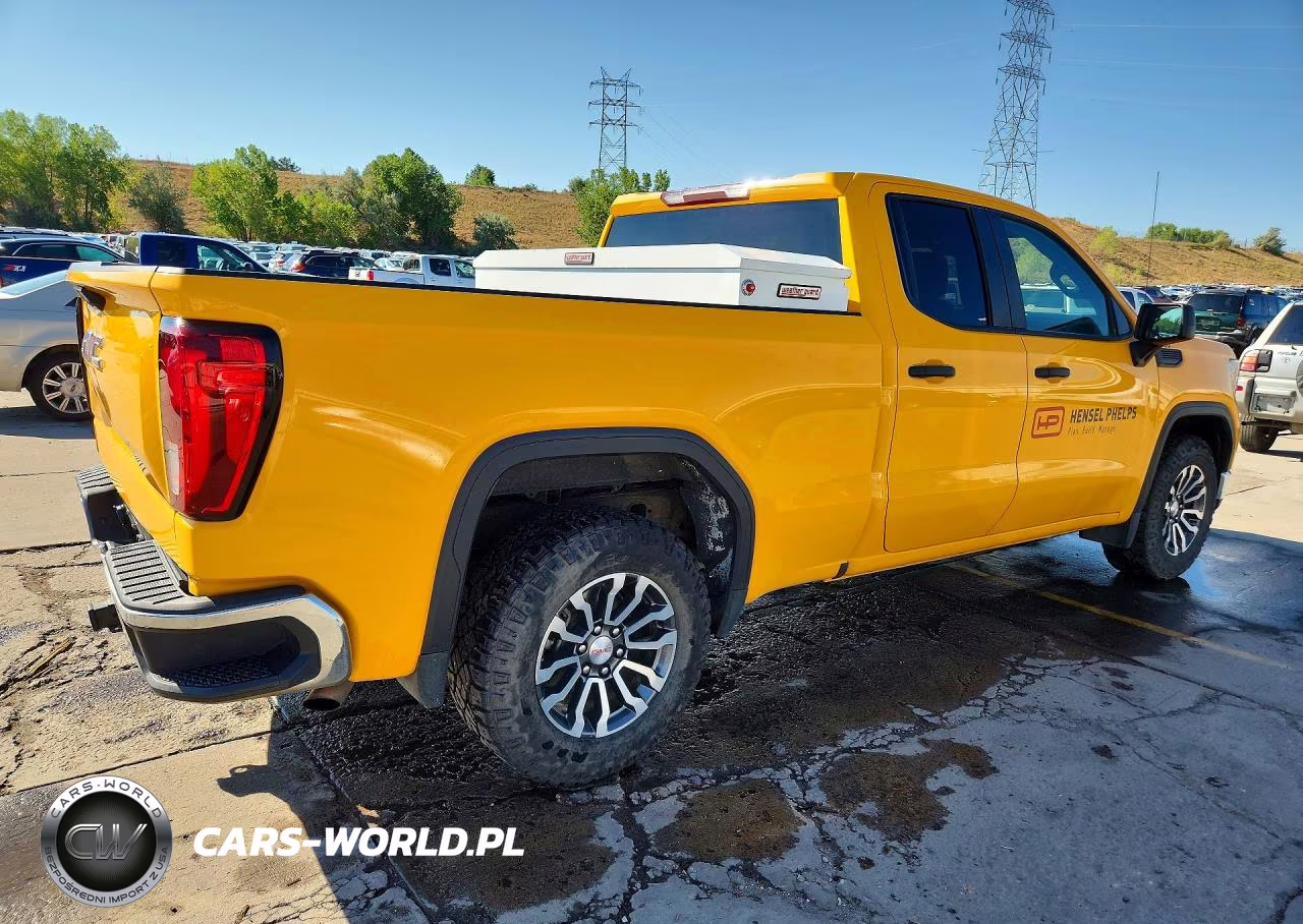 2023 GMC Sierra K1500 VIN:1GTRUAEKXPZ223261 - 3