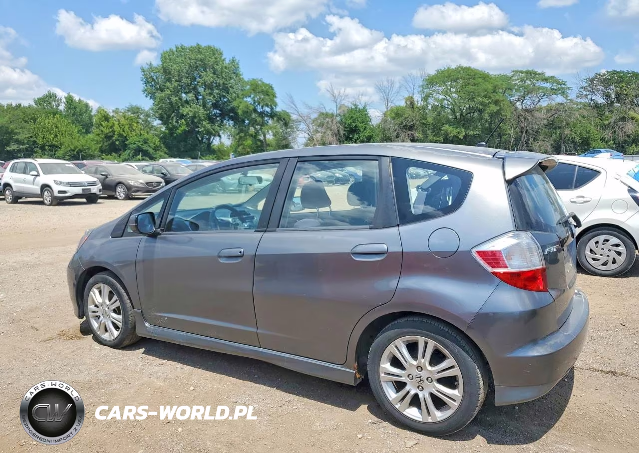 2011 Honda Fit Sport VIN:JHMGE8H52BS011196 - 2