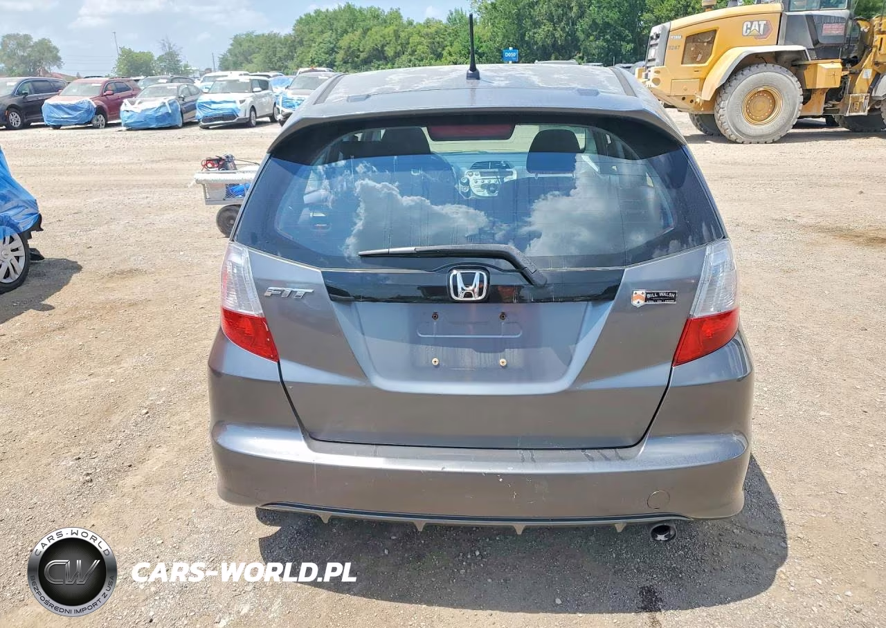 2011 Honda Fit Sport VIN:JHMGE8H52BS011196 - 6