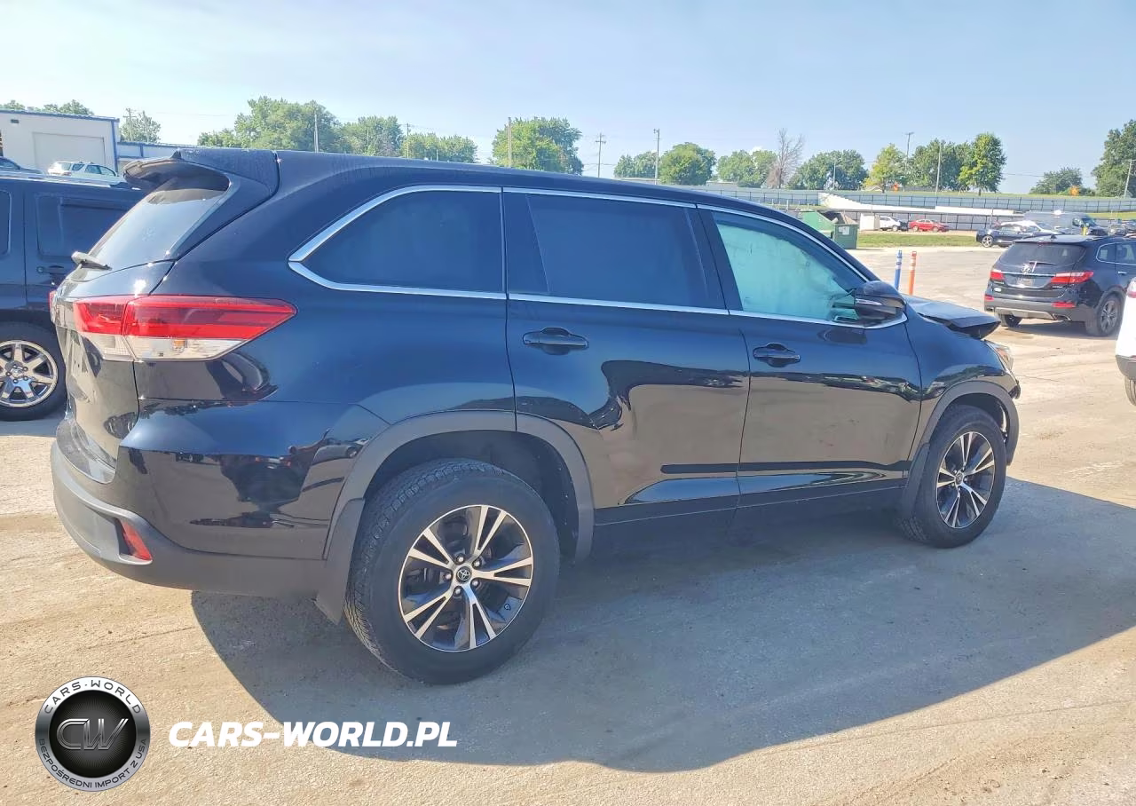 2018 Toyota Highlander Le VIN:5TDZARFH6JS036487 - 3