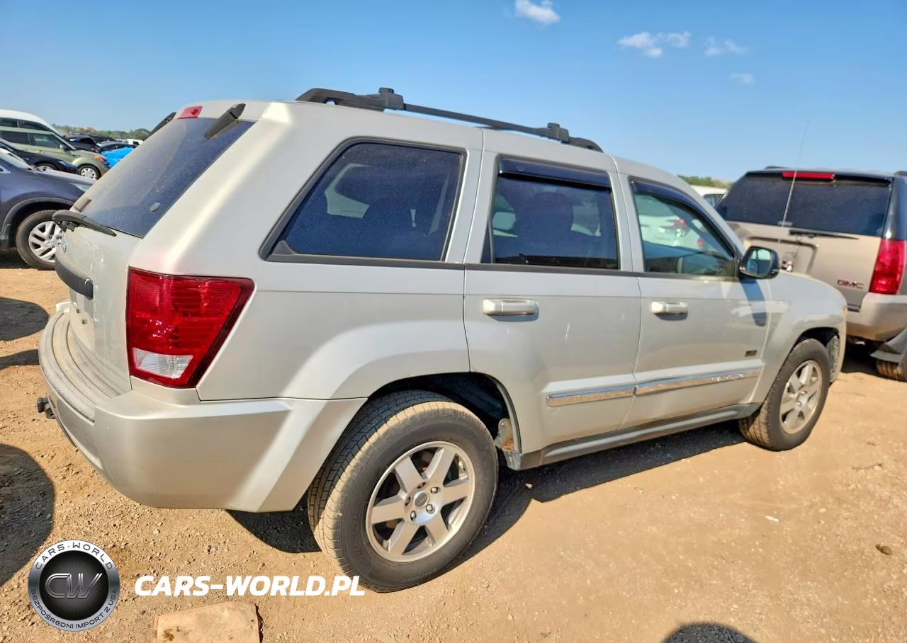 2009 Jeep Grand Cherokee Laredo VIN:1J8GR48K69C555542 - 3