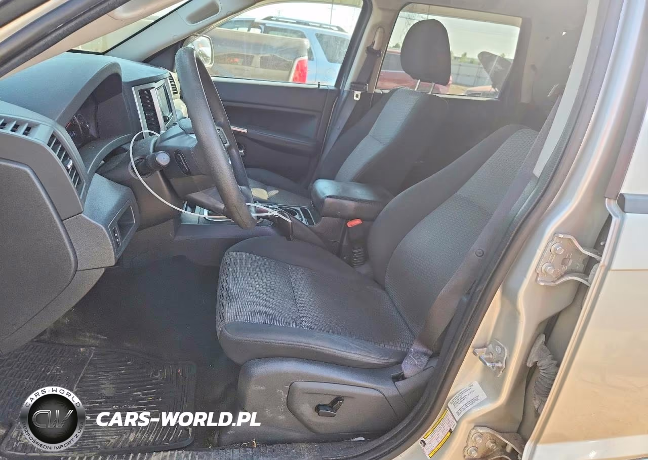 2009 Jeep Grand Cherokee Laredo VIN:1J8GR48K69C555542 - 7