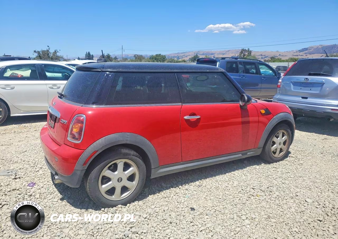 2008 Mini Cooper VIN:WMWMF33588TT59953 - 3