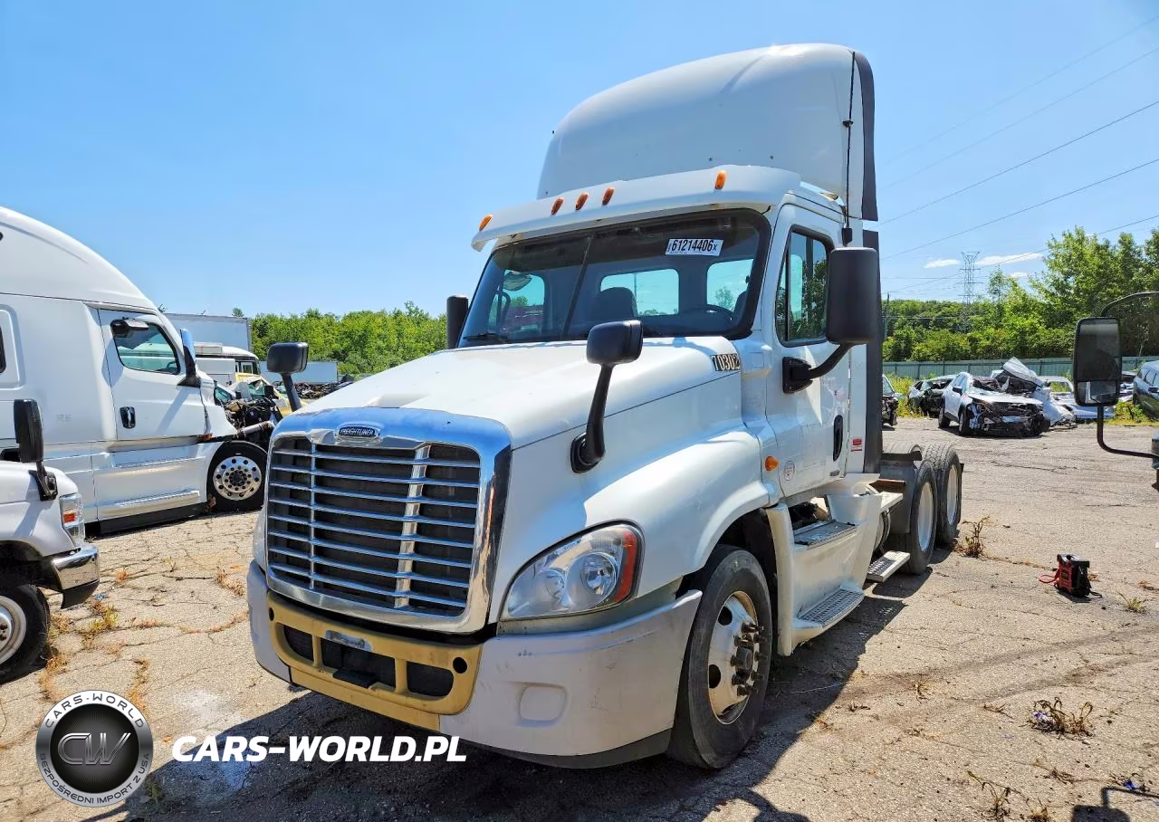 2014 Freightliner Cascadia Semi Truck