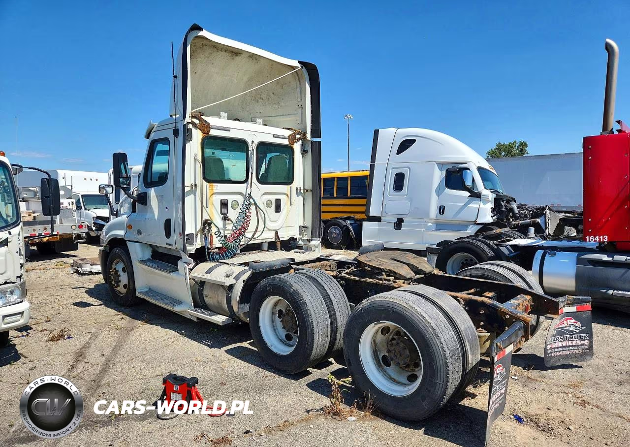 2014 Freightliner Cascadia Semi Truck VIN:3AKJGEDV8ESFY0333 - 2