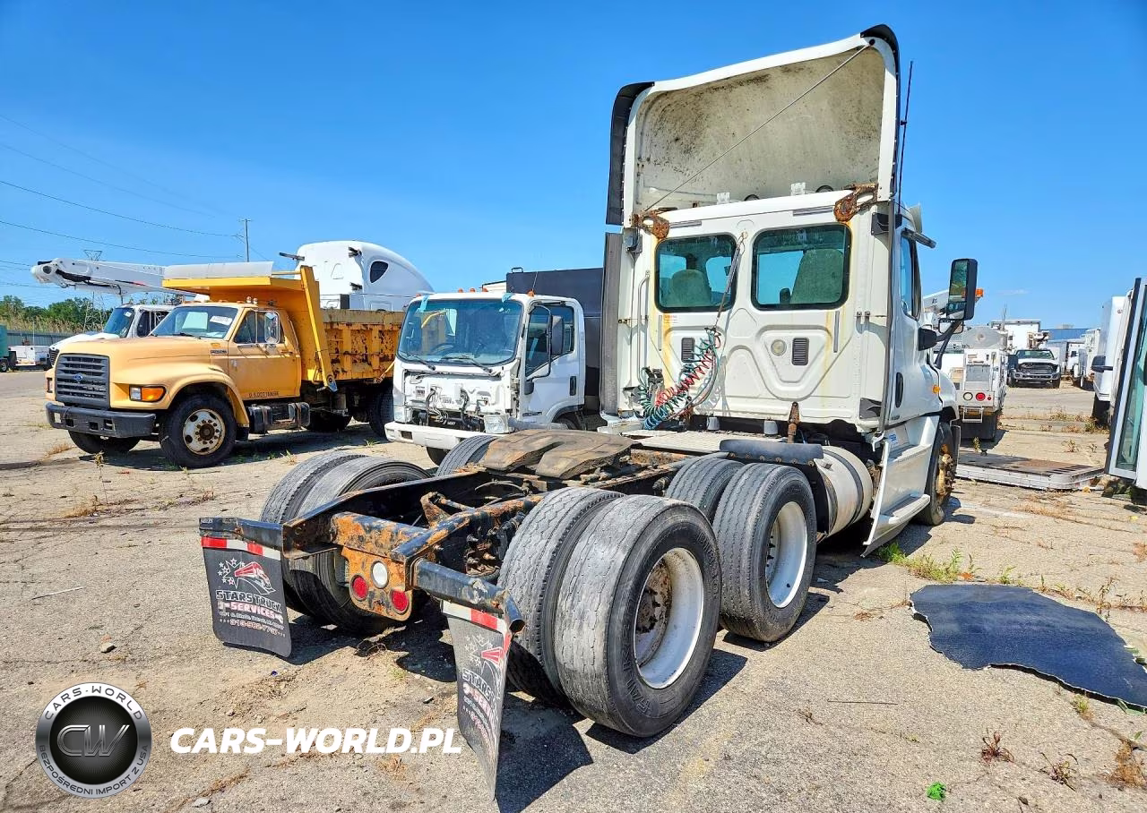 2014 Freightliner Cascadia Semi Truck VIN:3AKJGEDV8ESFY0333 - 3