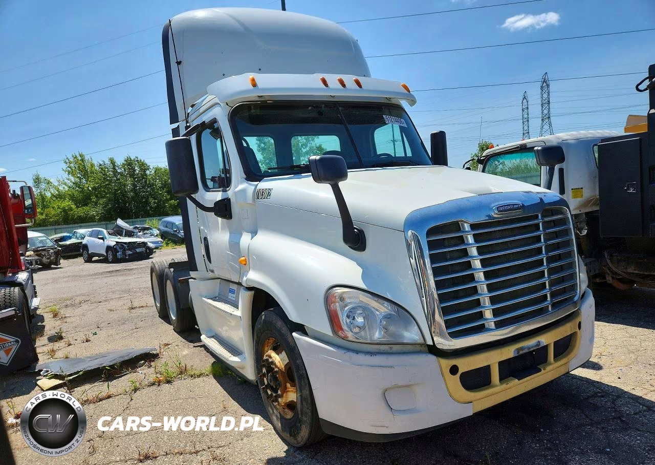 2014 Freightliner Cascadia Semi Truck VIN:3AKJGEDV8ESFY0333 - 4