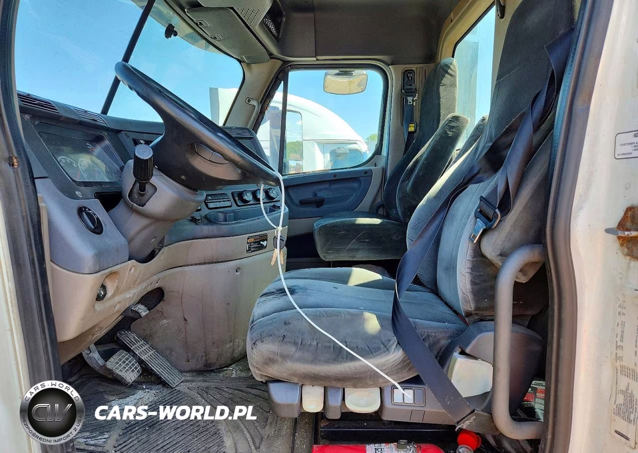 2014 Freightliner Cascadia Semi Truck VIN:3AKJGEDV8ESFY0333 - 7