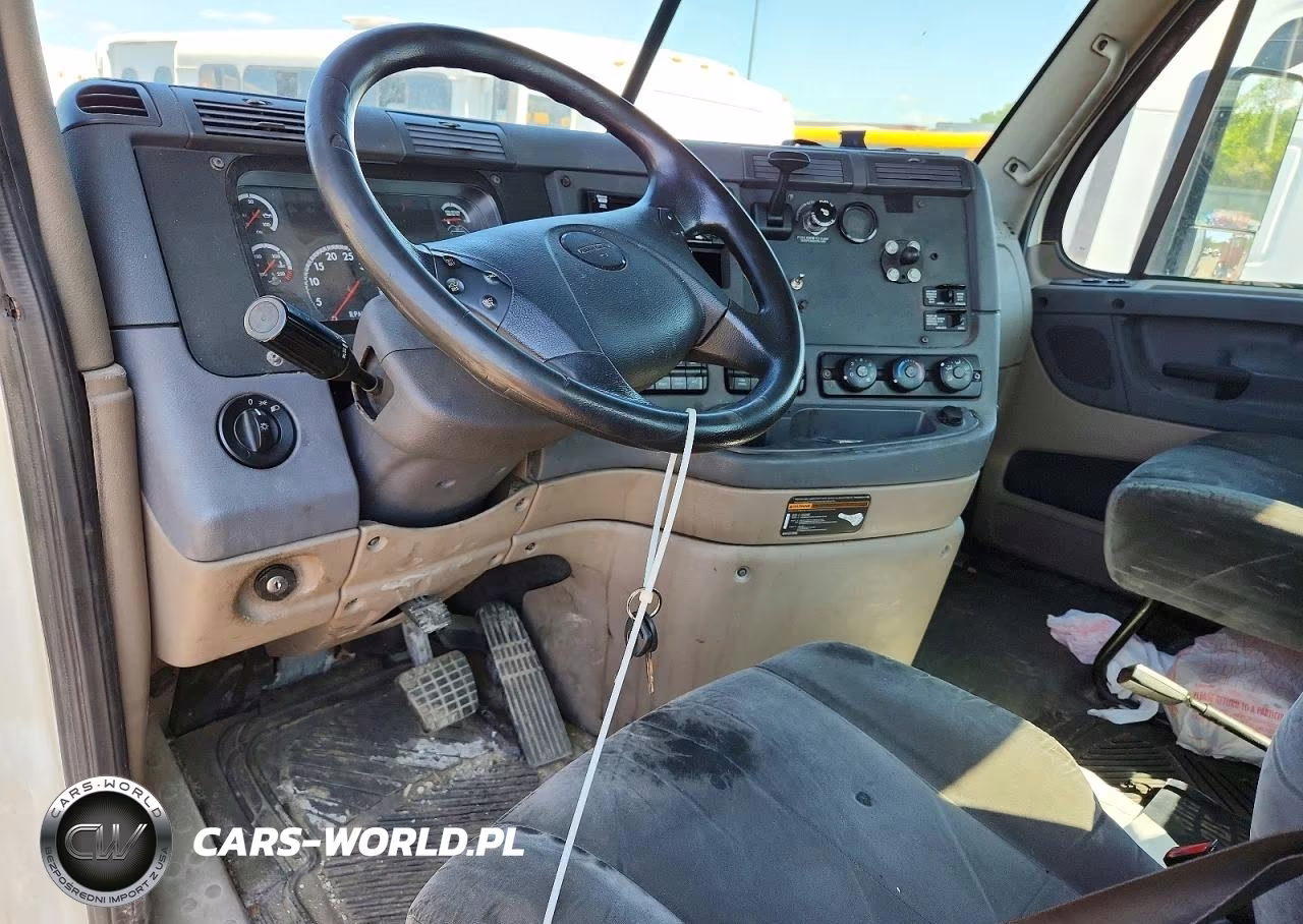 2014 Freightliner Cascadia Semi Truck VIN:3AKJGEDV8ESFY0333 - 8