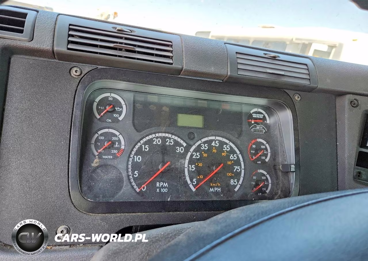 2014 Freightliner Cascadia Semi Truck VIN:3AKJGEDV8ESFY0333 - 9