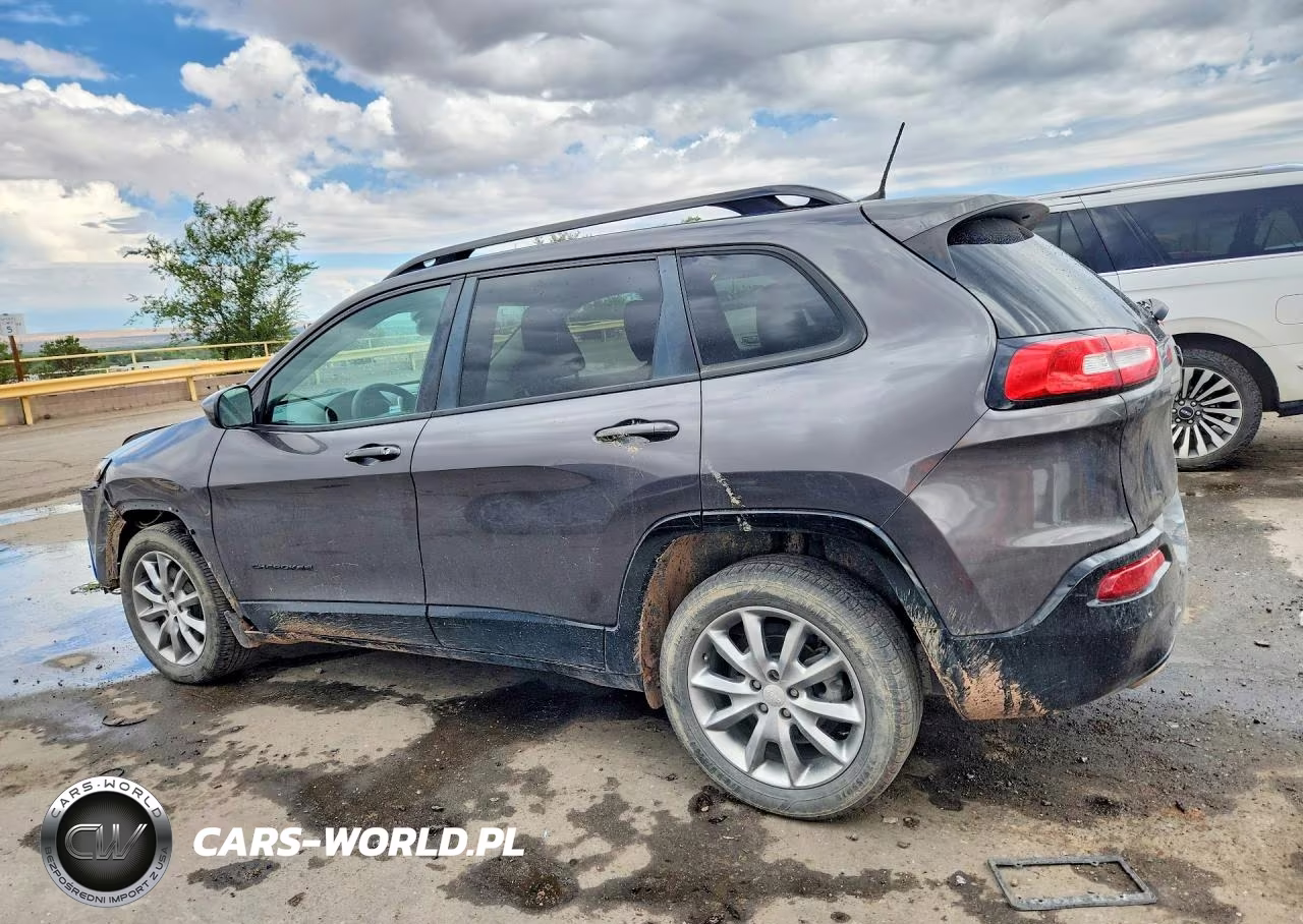 2018 Jeep Cherokee Latitude VIN:1C4PJLCB1JD590973 - 2