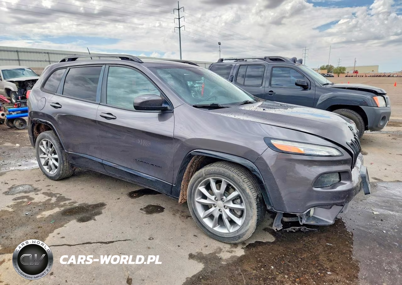2018 Jeep Cherokee Latitude VIN:1C4PJLCB1JD590973 - 4