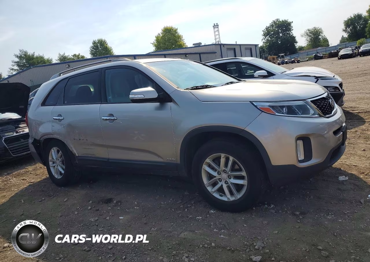2015 Kia Sorento Lx VIN:5XYKTDA60FG628573 - 4