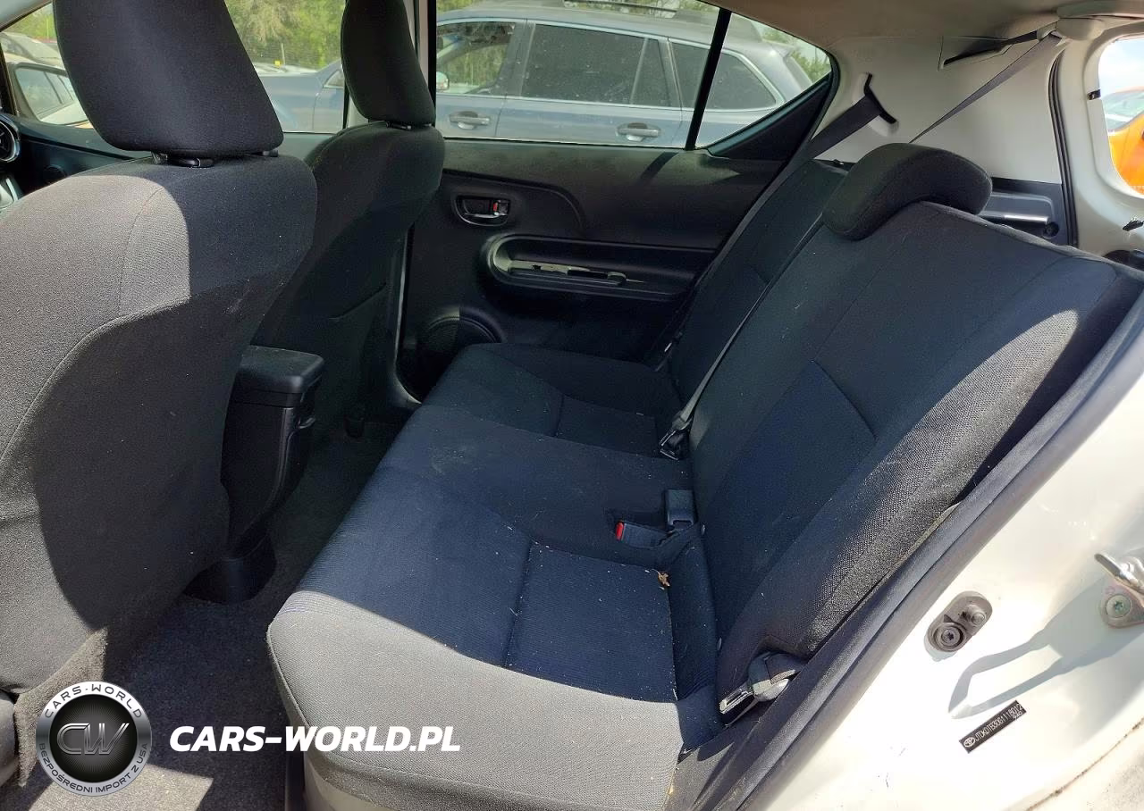2016 Toyota Prius C Two VIN:JTDKDTB30G1118012 - 10