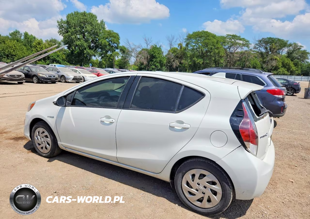 2016 Toyota Prius C Two VIN:JTDKDTB30G1118012 - 2