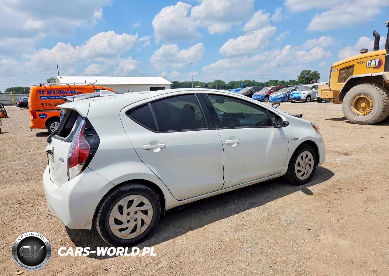 2016 Toyota Prius C Two VIN:JTDKDTB30G1118012 - 3