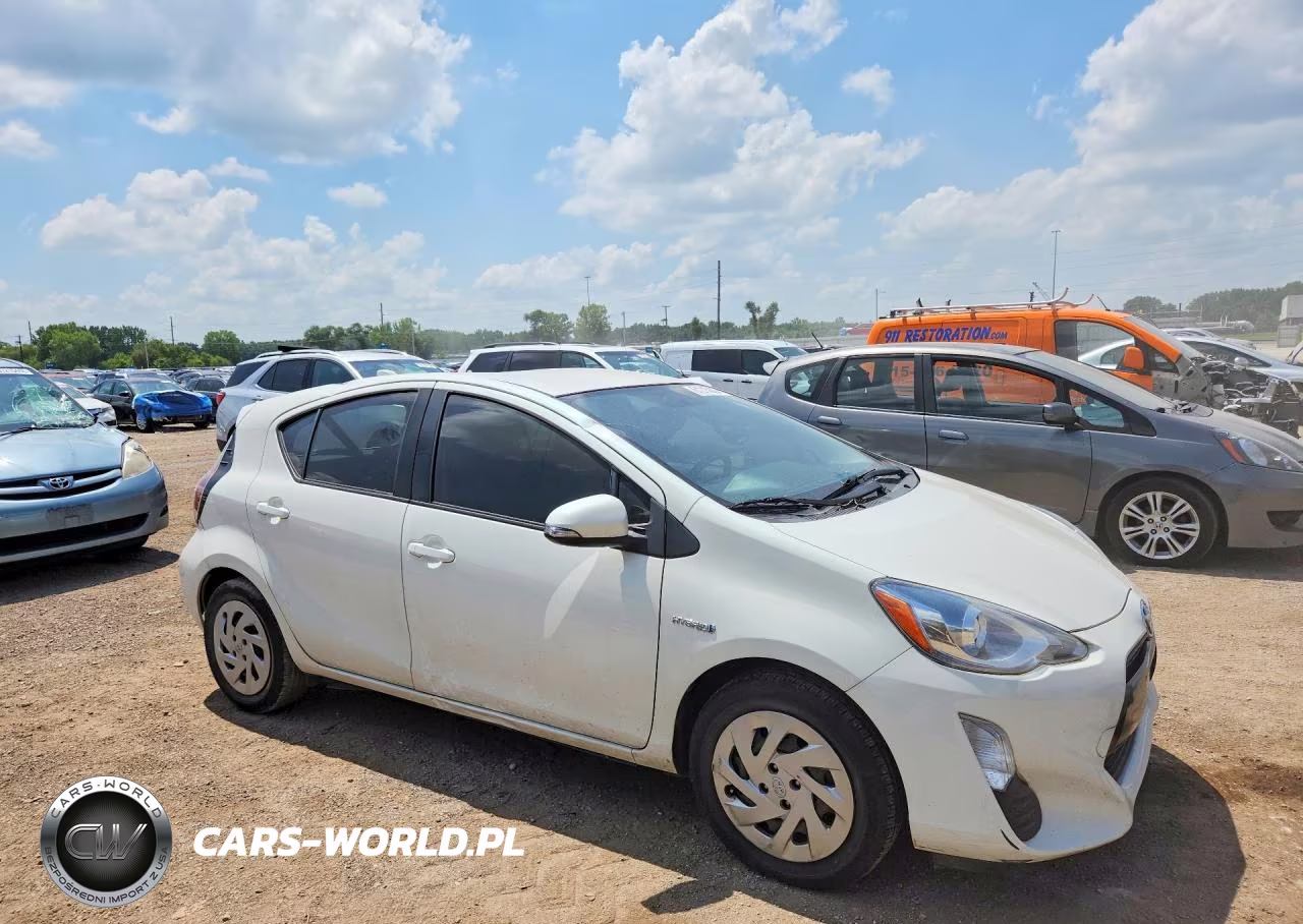 2016 Toyota Prius C Two VIN:JTDKDTB30G1118012 - 4