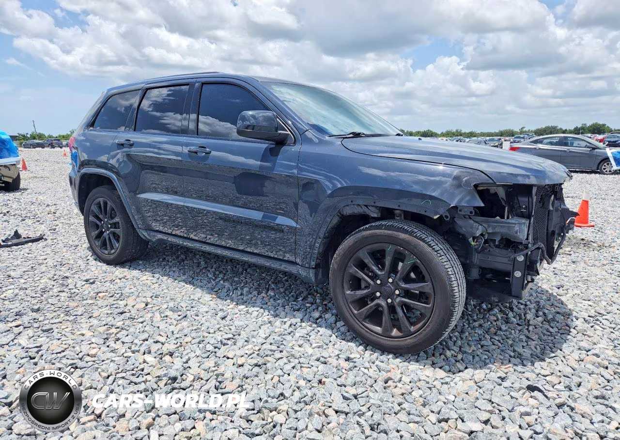 2018 Jeep Grand Cherokee Laredo VIN:1C4RJEAG0JC277535 - 4