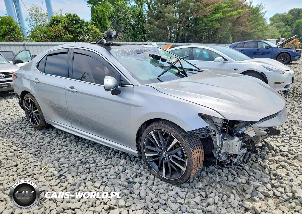 2018 Toyota Camry Xse VIN:4T1B61HK2JU131035 - 4