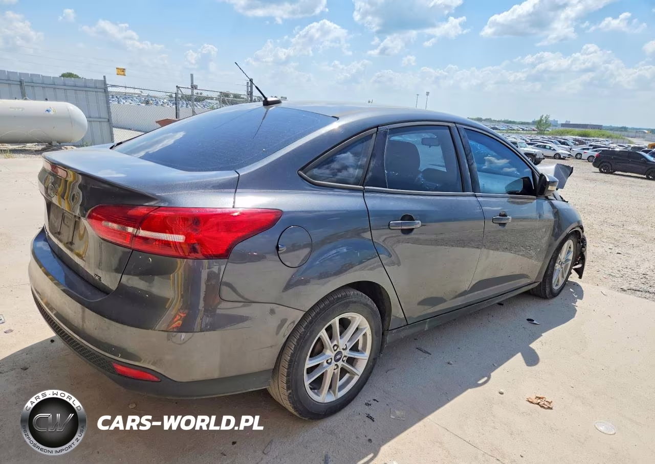 2017 Ford Focus VIN:1FADP3F24HL266869 - 3