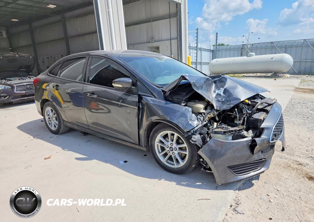 2017 Ford Focus VIN:1FADP3F24HL266869 - 4