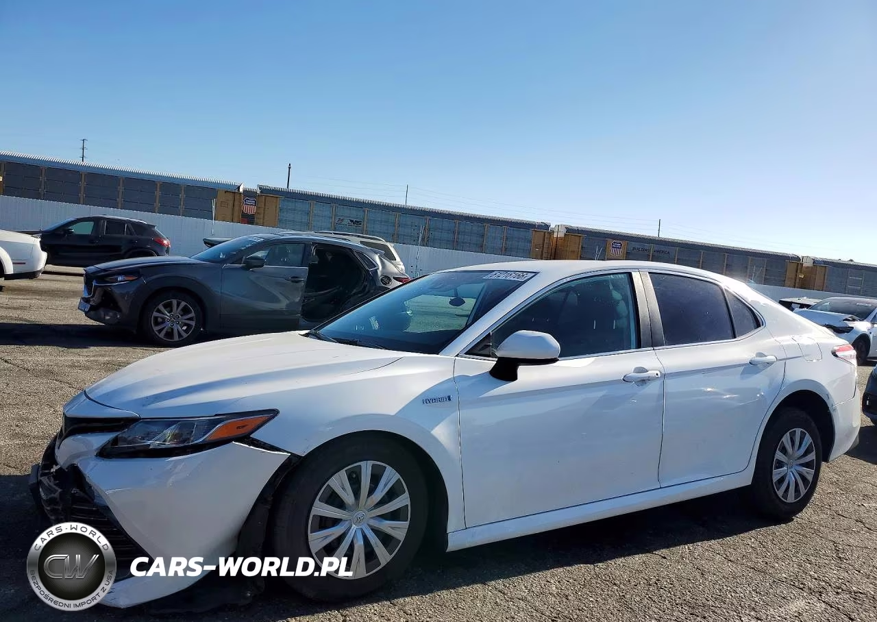 2020 Toyota Camry Le – zdjęcie 1 z 12