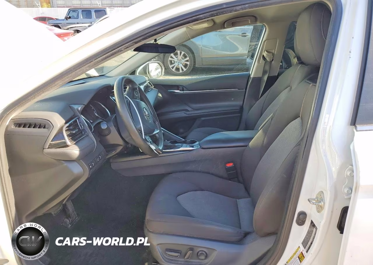 2020 Toyota Camry Le VIN:4T1C31AK8LU538593 - 7