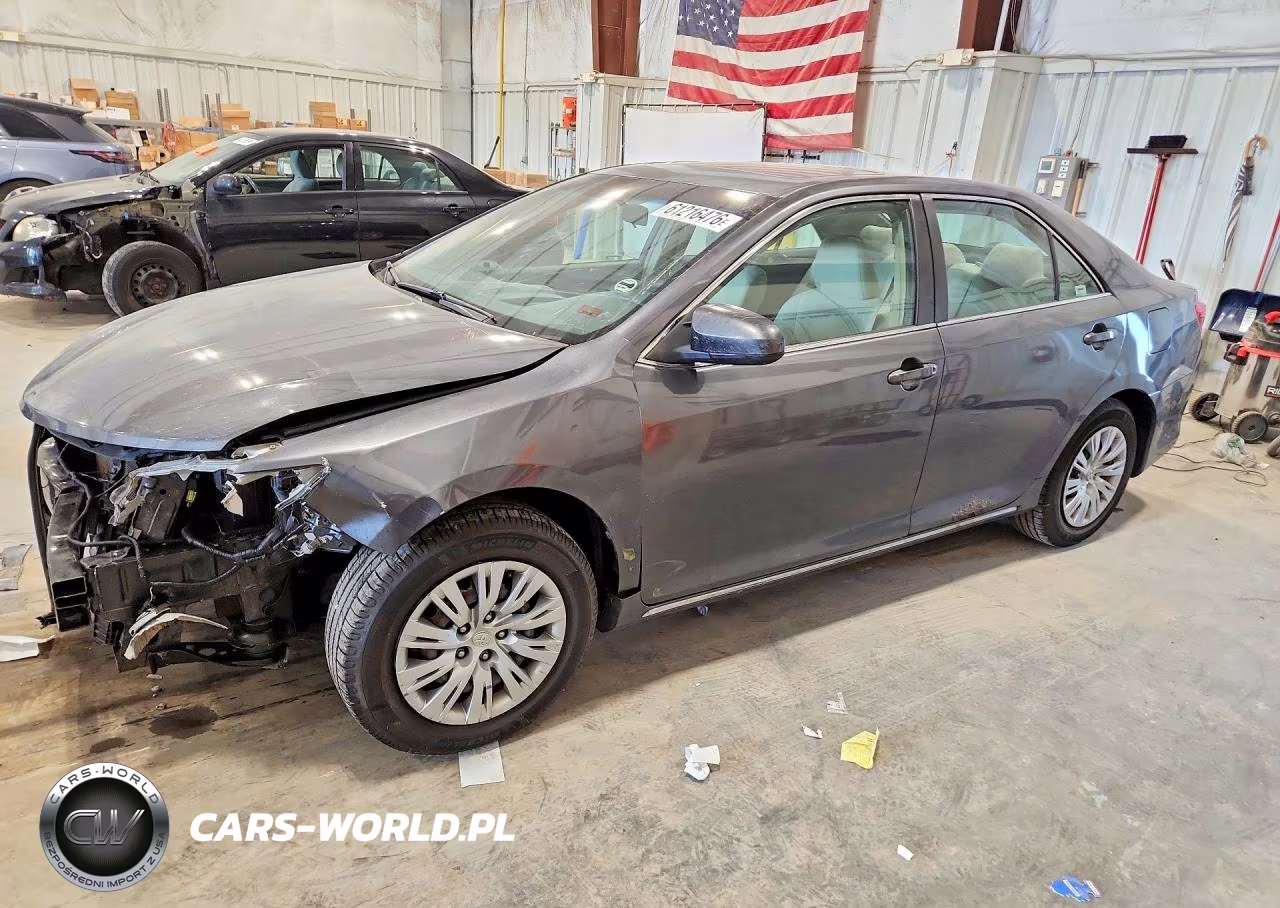 2012 Toyota Camry Le – zdjęcie 1 z 12