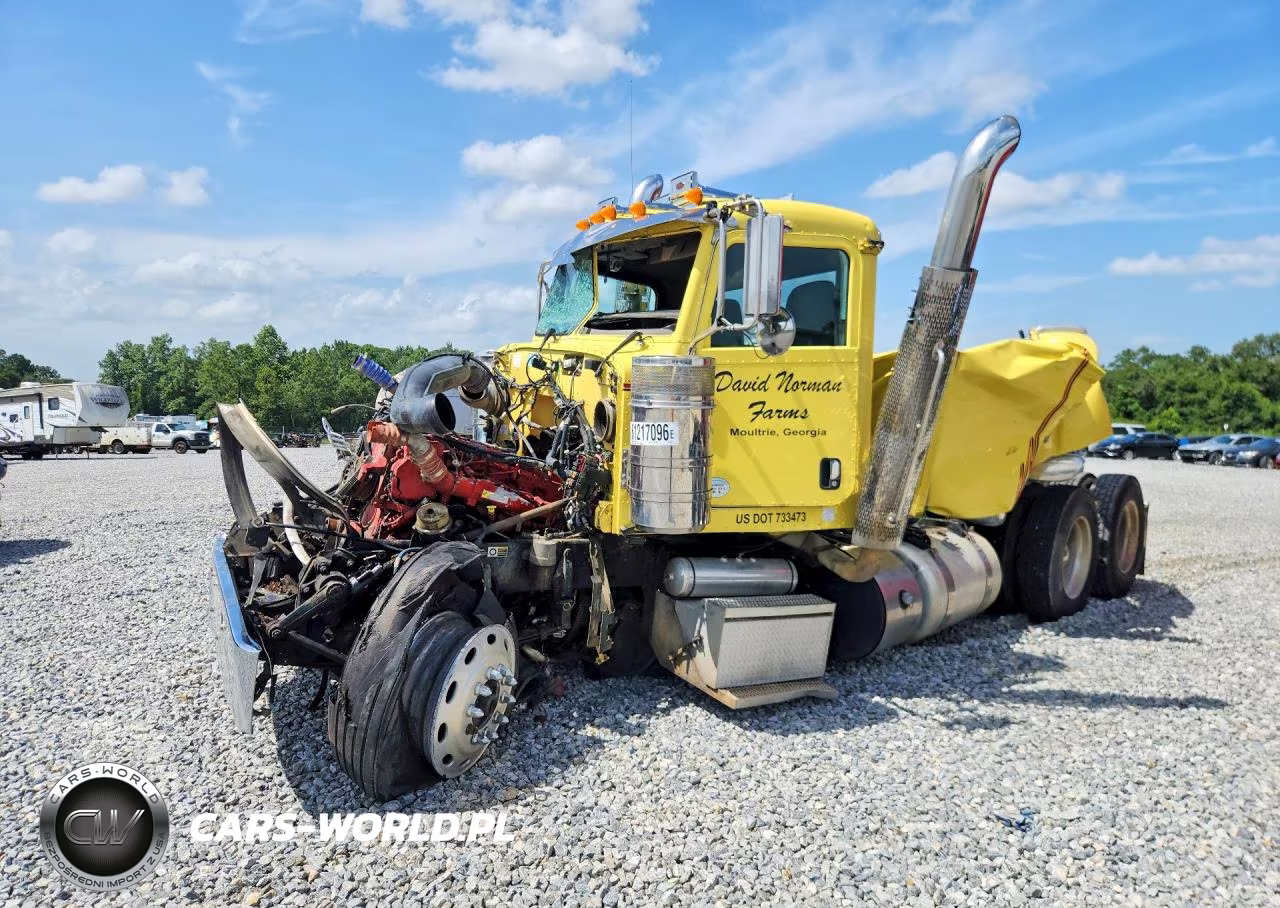 2014 Peterbilt 388 Semi Truck