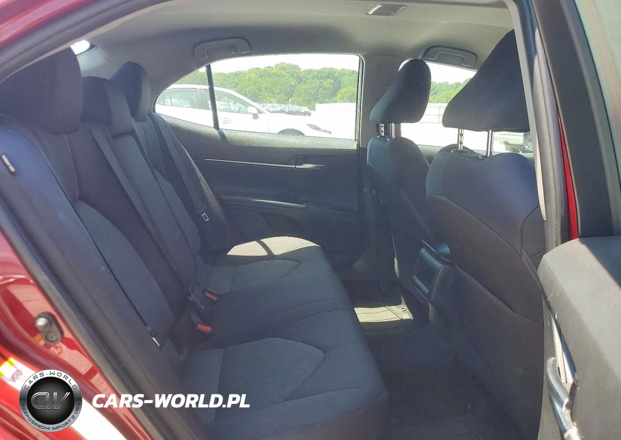 2018 Toyota Camry Le VIN:4T1B11HK8JU555446 - 10
